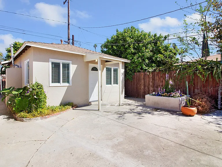 Ellis Street Duplex — Photo 16