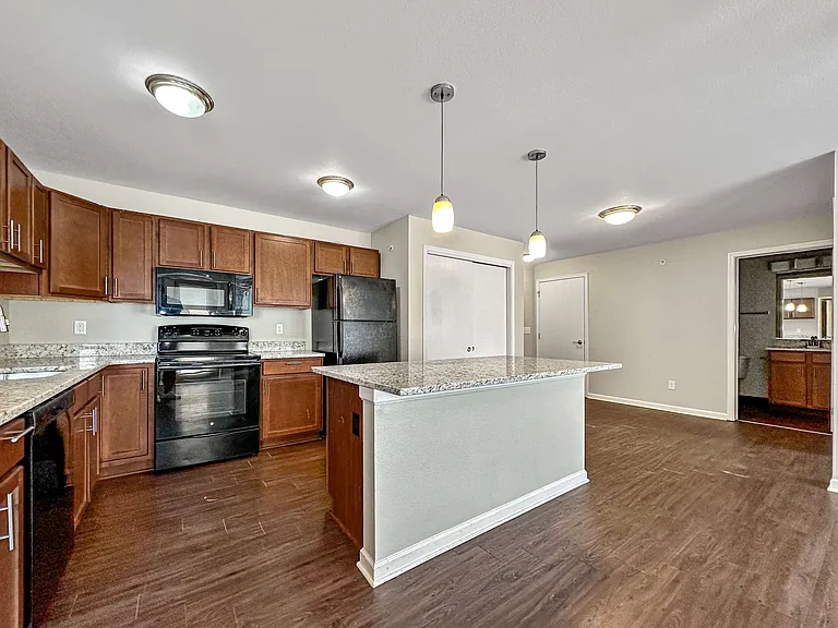 Capitol Grove Apartments — Photo 8