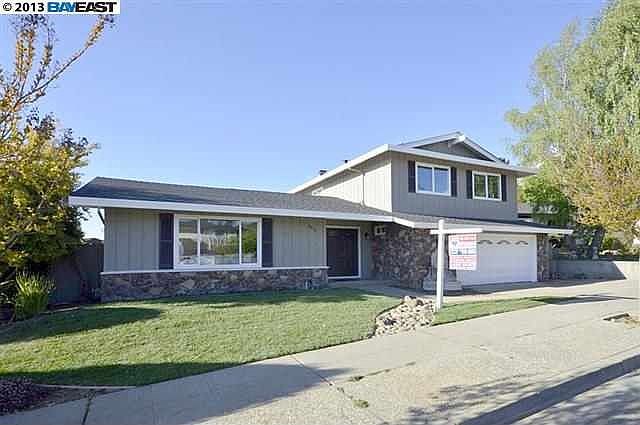 1st image of 3876 Oakes Dr