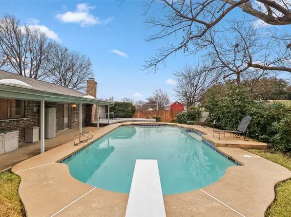 6208 Gayle Dr, North Richland Hills, TX 76180