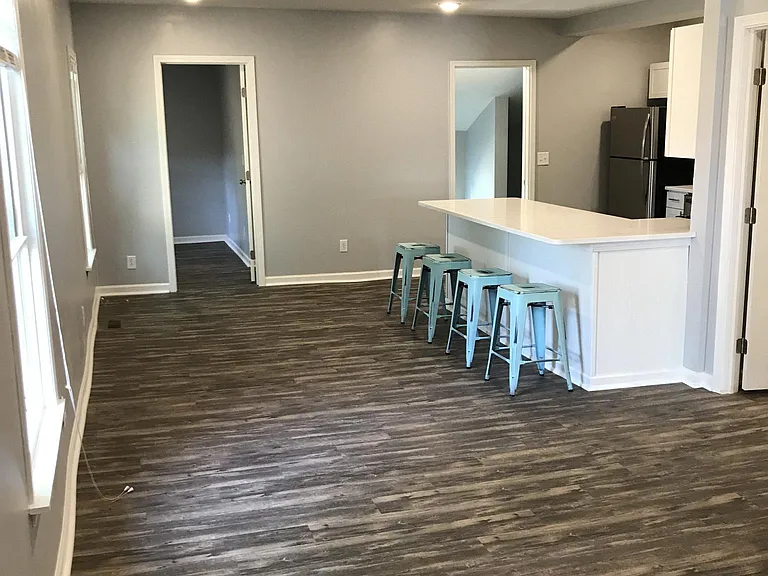 213 Gertrude St #1 — Photo 4