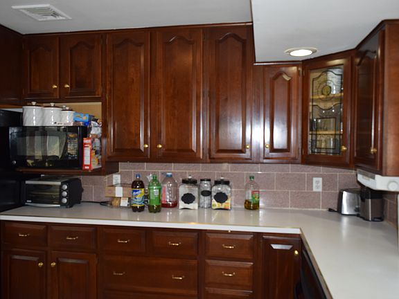 4th image of 255 Elwood Ave