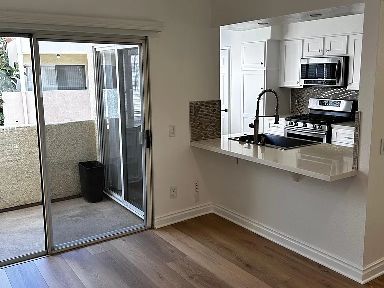 5455 Sylmar Ave #205 — Photo 13
