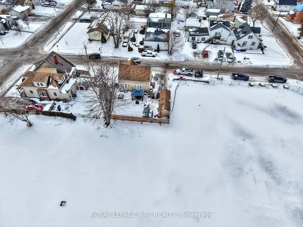 9 Waterloo St, Fort Erie, ON L2A 3J6
