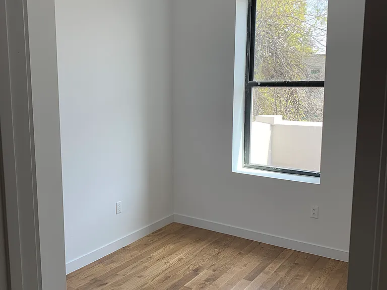 459 Shepherd Ave #2 — Photo 4
