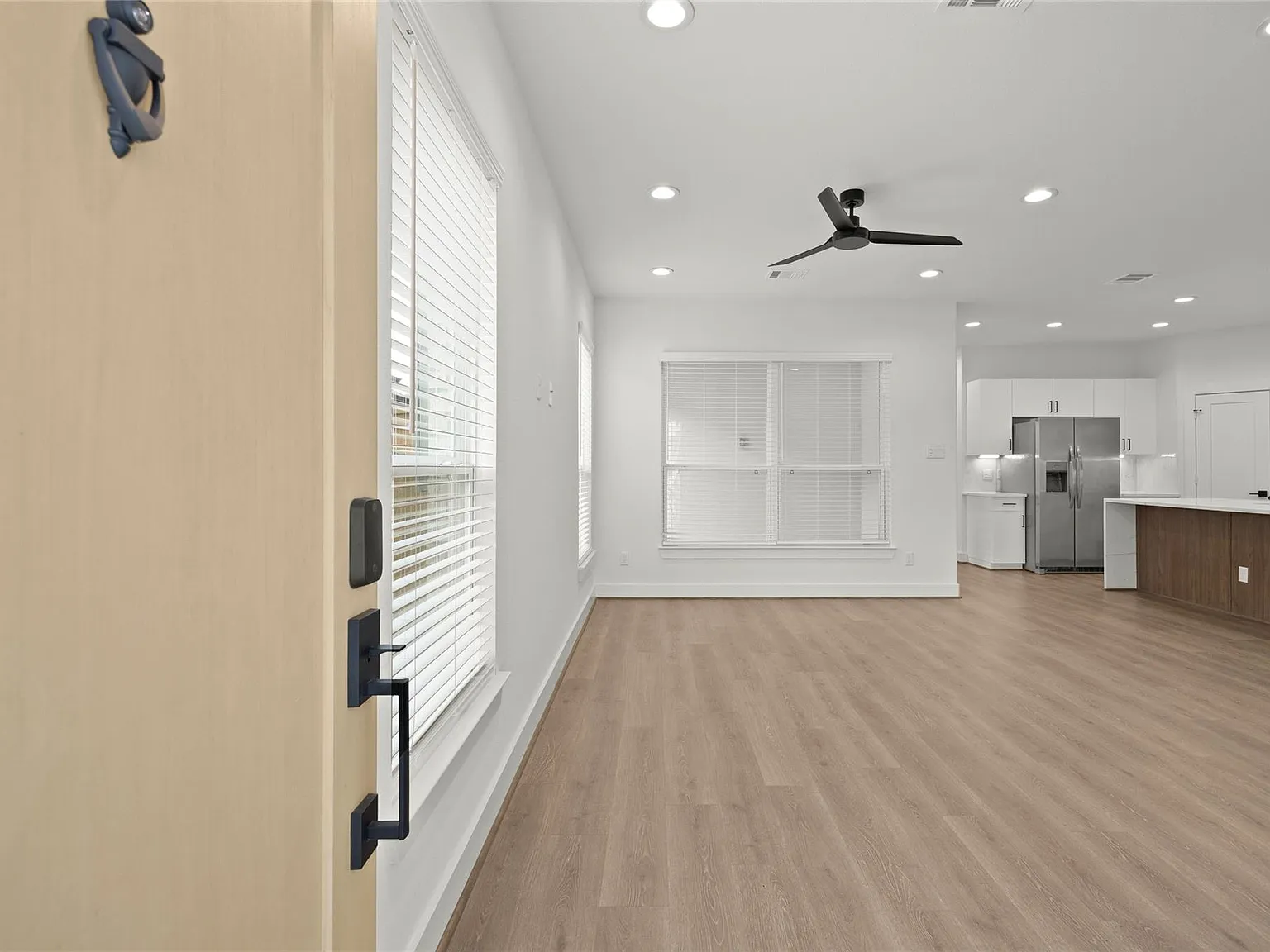 4 bed, 2.0 bath, 1604 sqft, $2,745 — Photo 2
