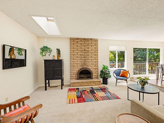 5th image of 1105 Ivy Ln