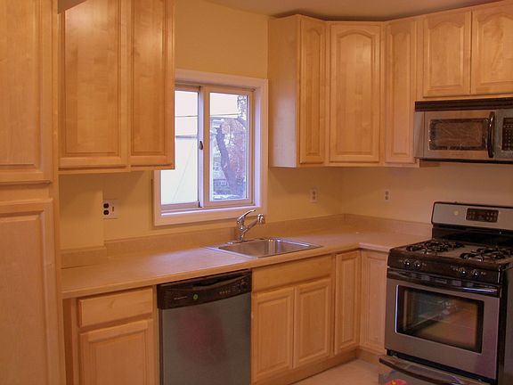 KITCHEN W/NW SS APPLIANCES