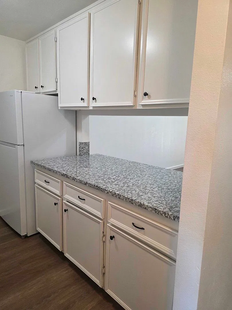 Oakmore Apartments — Photo 4