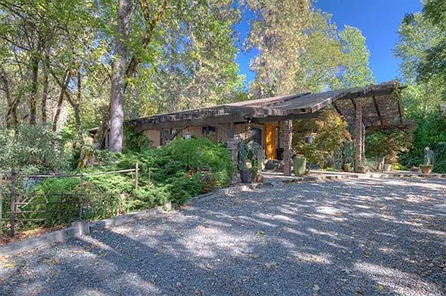 777 Debrick Way photo 1