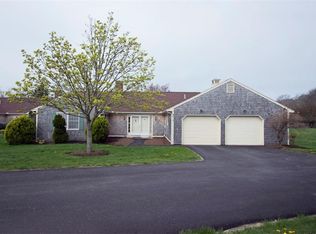 31 Gibbs Ln, Portsmouth, RI 02871