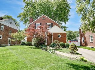 422 East Dr, Oakwood, OH 45419