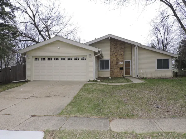 5901 E Beverly Cir, Hanover Park, IL 60133