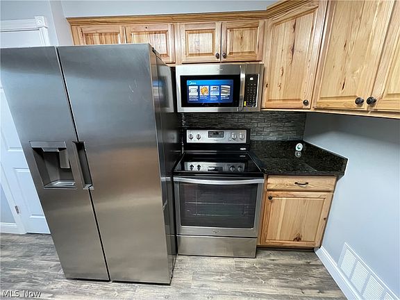 4th image of 8428 Ridge Rd