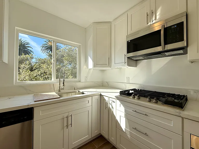 401 San Vicente Blvd #D — Photo 14