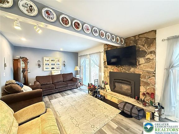 5th image of 5933 Decker Rd