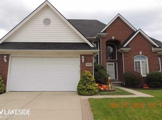 48616 Dunn Ct, Macomb, MI 48044