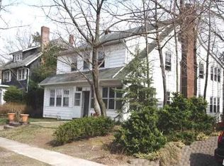 42 Maple Dr, Great Neck, NY 11021