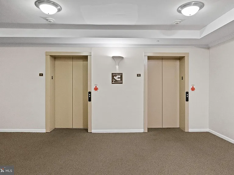 801 S Greenbrier St #215 — Photo 42