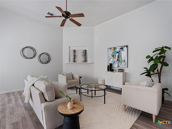 3rd image of 605 Saunders Dr