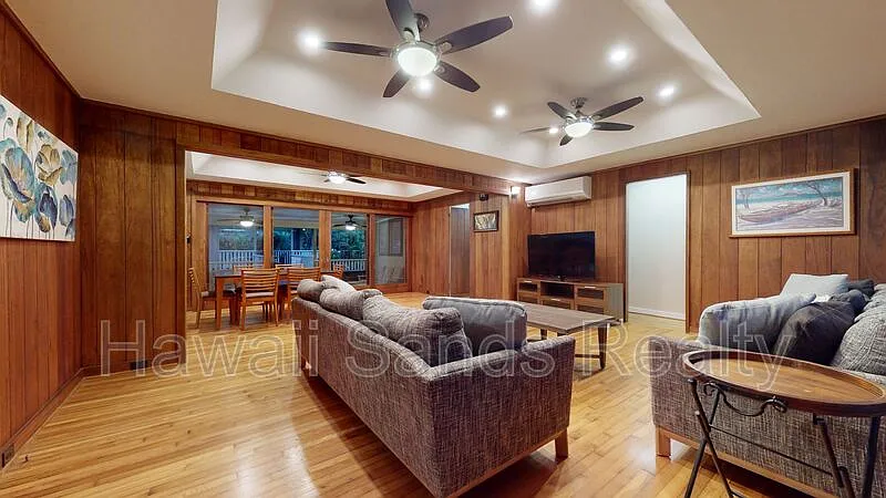 4 bed, 2.0 bath, 2300 sqft, $6,000 — Photo 2