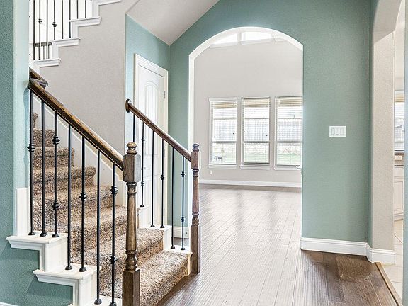 2nd image of 108 Oakwood Ln