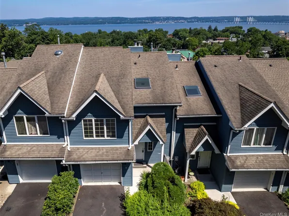 33 Village Gate Way #33, Nyack, NY 10960