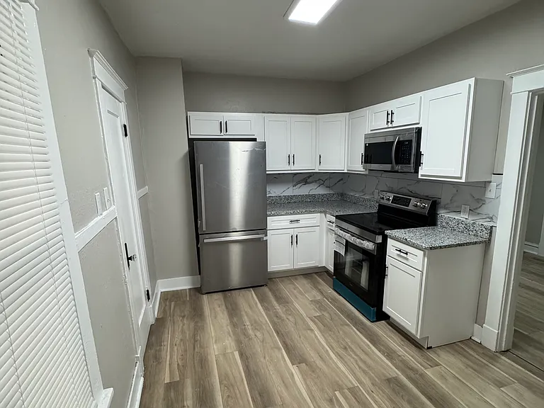 4015 Oakwood Ave — Photo 5