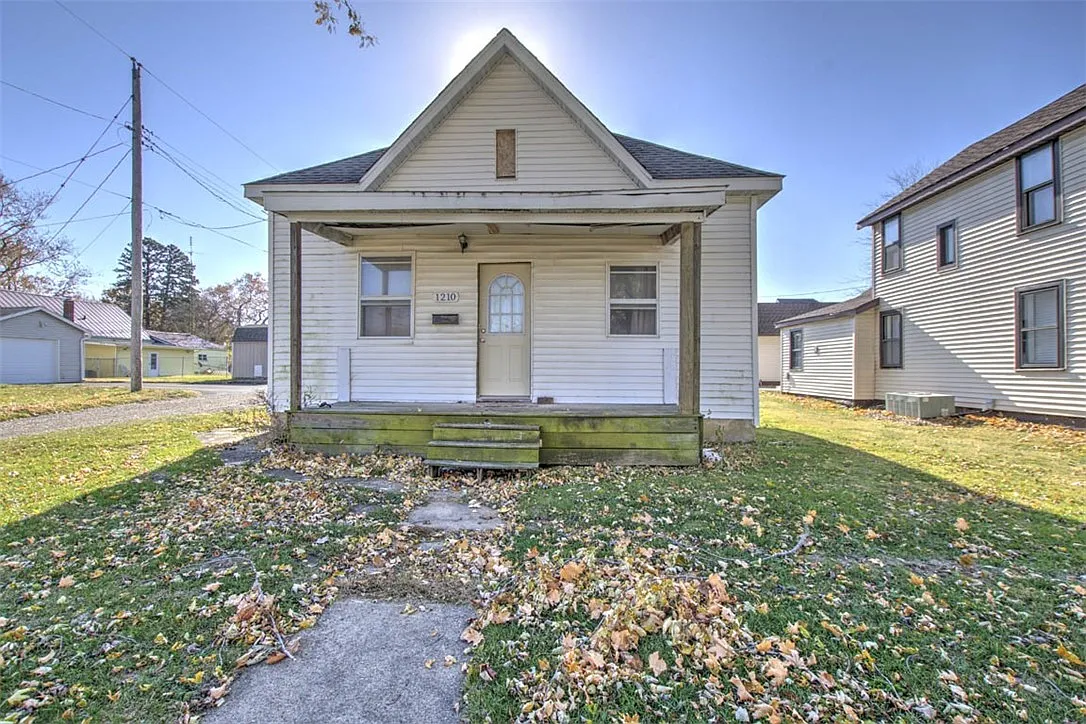 1210 E Main St photo 1