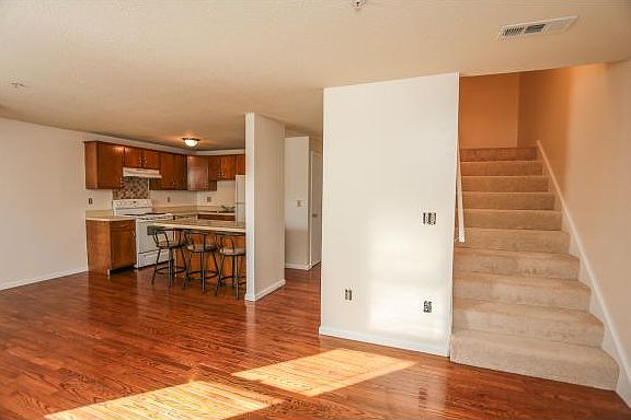2nd image of 807 Elmwood Dr #807