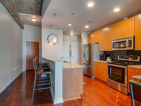 5th image of 301 Demonbreun St Unit 2013