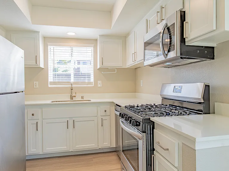 1202 Sea Cliff Way — Photo 17