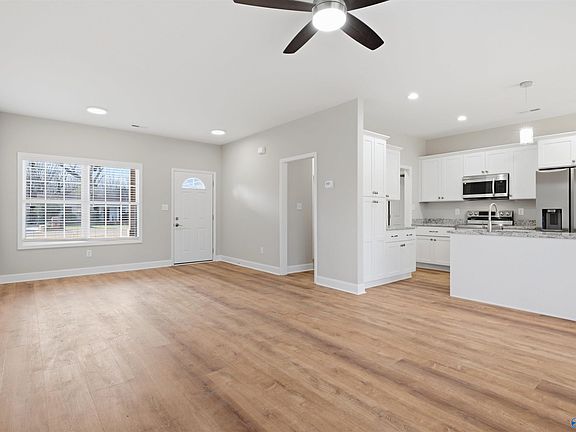 4th image of 1702 Lydia Dr NW