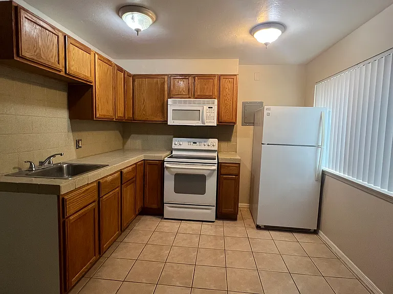 4505 Riverside Blvd #7 — Photo 3