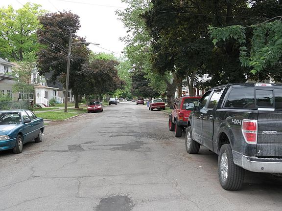 4th image of 948 Norwich Ave SW