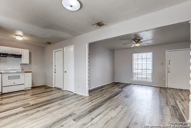 3 bed, 1.0 bath, 818 sqft, $1,150 — Photo 3