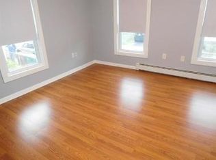 372 Lincoln St, Lowell, MA 01852