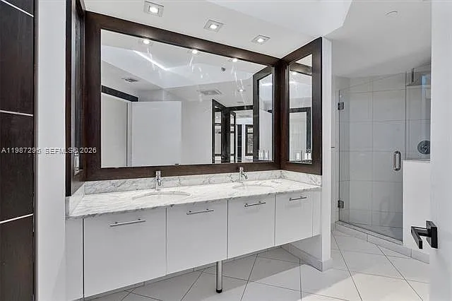 55 SE 6th St #1607 — Photo 36