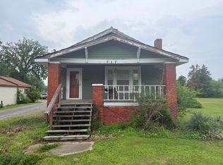 717 W Sloan St, Harrisburg, IL 62946