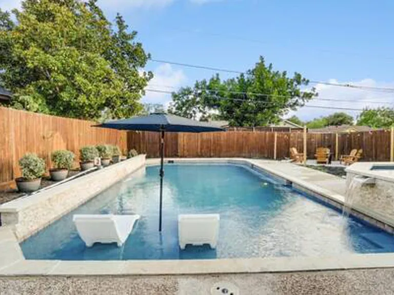 Darvany Dr — Photo 41