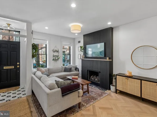 617 S Bambrey St, Philadelphia, PA 19146