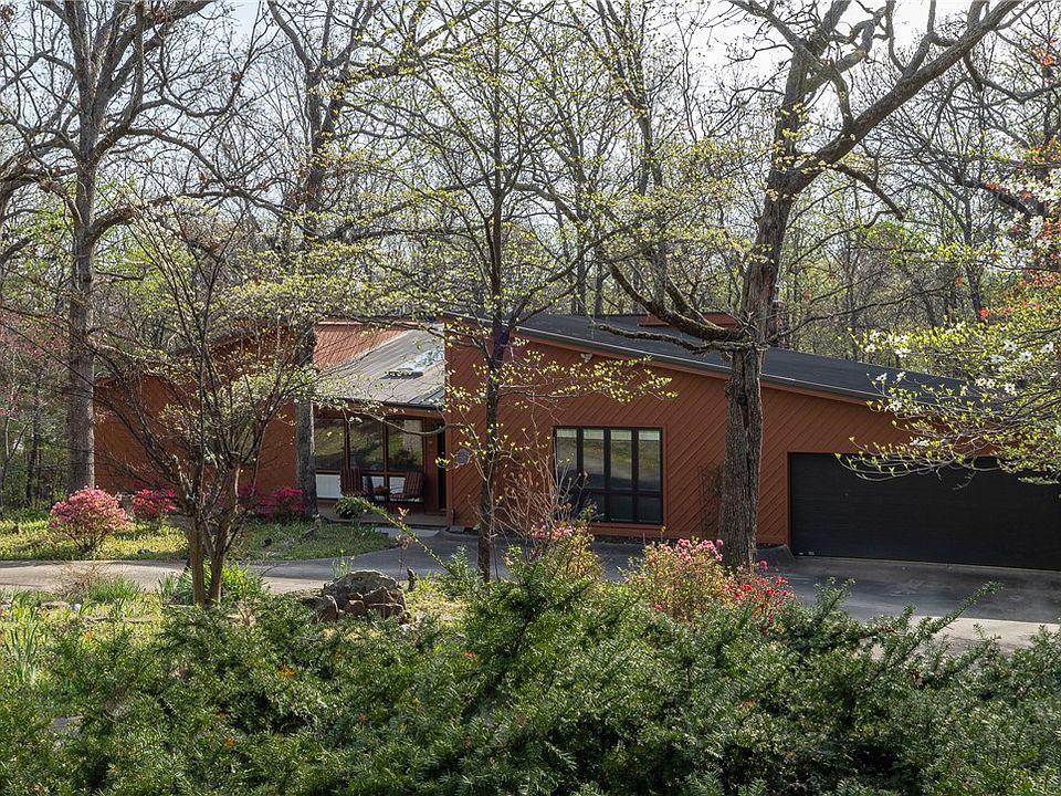 1st image of 2700 N Rosewood Dr
