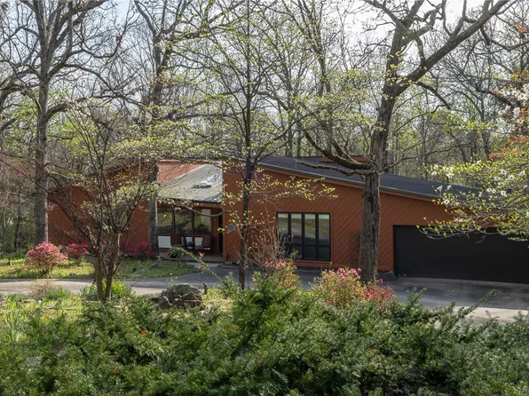 2700 N Rosewood Dr, Fayetteville, AR 72703