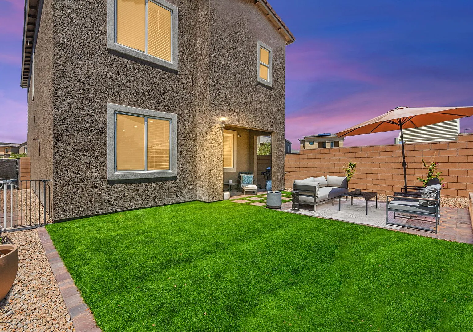Modern 3-Bedroom Home with Private Backyard & Great Amenities — Photo 4