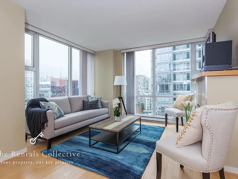1077 Marinaside Cres #1207 — Photo 2