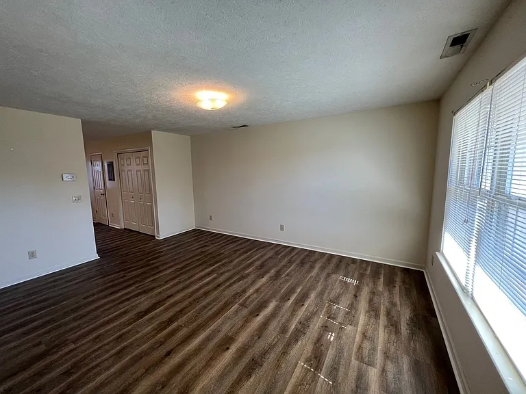101B Sycamore Ct — Photo 3