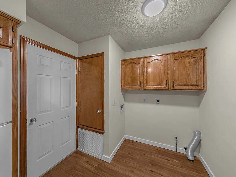 2204 Douglas St — Photo 10