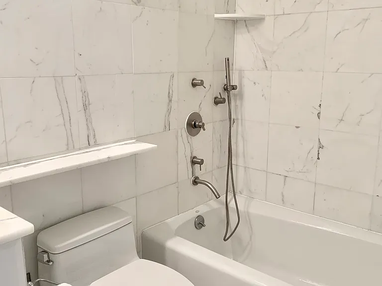 270 W 17th St #2K — Photo 7
