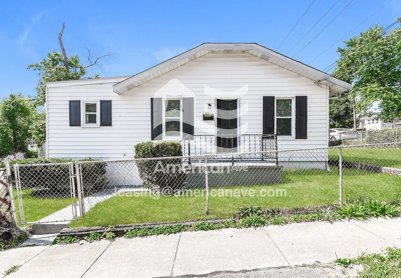 2 bed, 1.0 bath, 899 sqft, $1,313 — Photo 2
