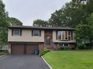 15 Rogers Ln, Smithtown, NY 11787
